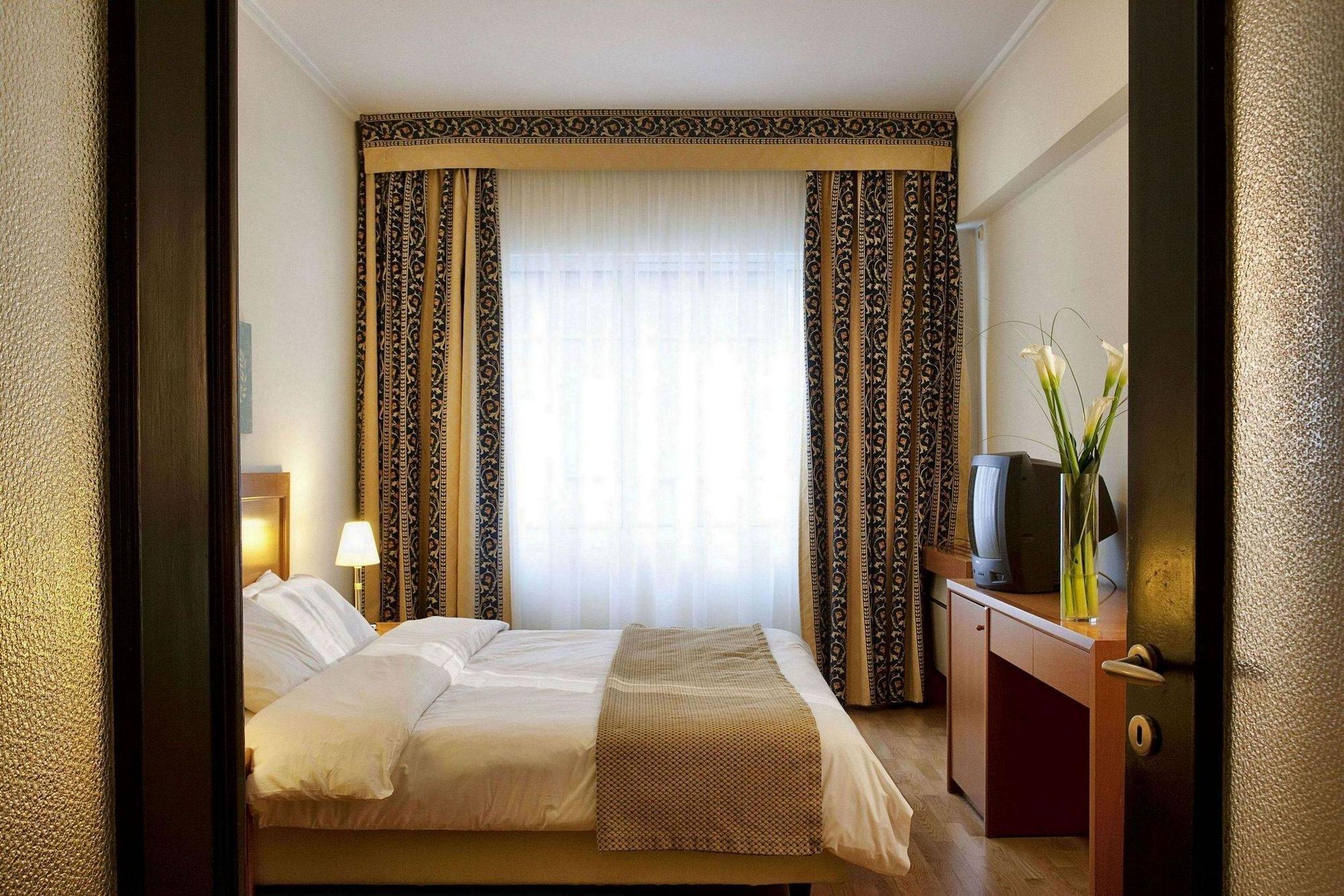 אתונה Hotel Achilleas מראה חיצוני תמונה